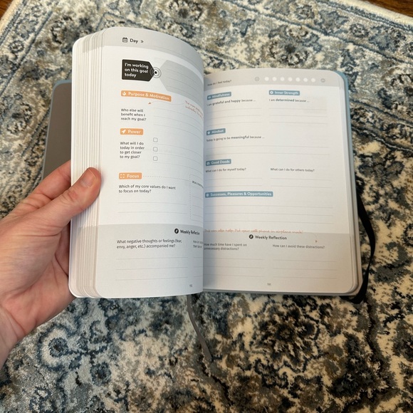 Success Journal/Serious Blue: A Productivity Goal Planner by Matthias Hechler - Picture 9 of 10